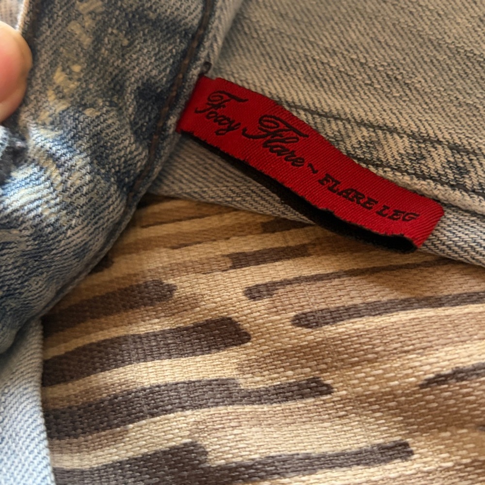 GUESS♦️FOXY FLARE JEAN - Picture 9 of 15